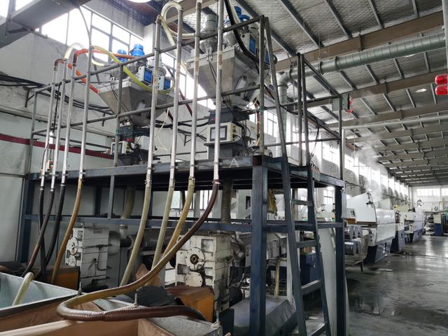 Automatic Mix And Dosing Device For Extrusion Line