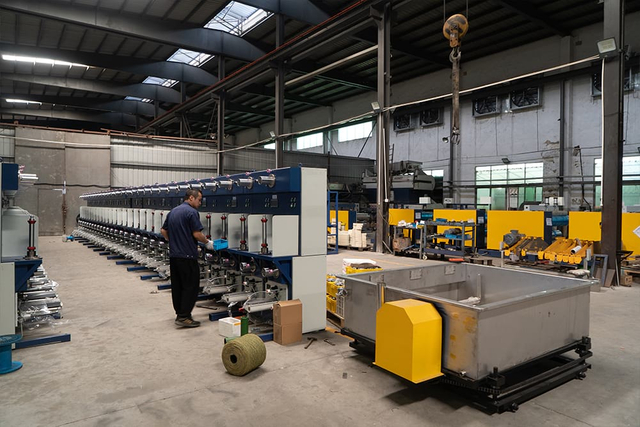 One step curly yarn ectrusion machine